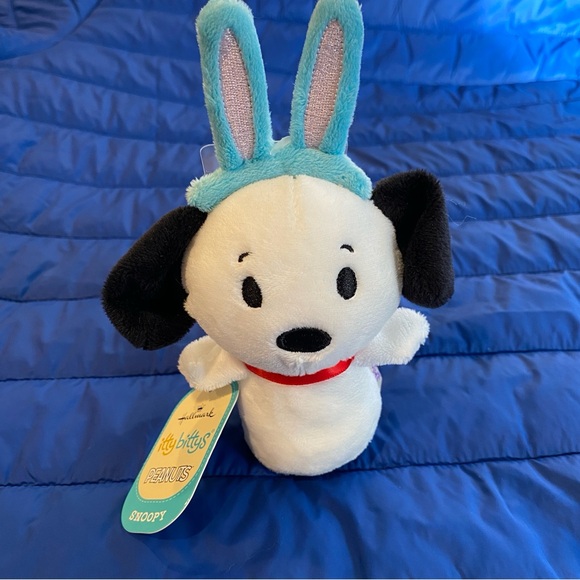 Hallmark Peanuts Snoopy Plush Set - Picture 7 of 9